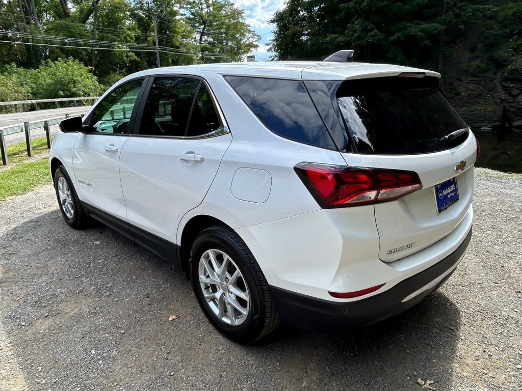2022 Chevrolet Equinox LT photo 2