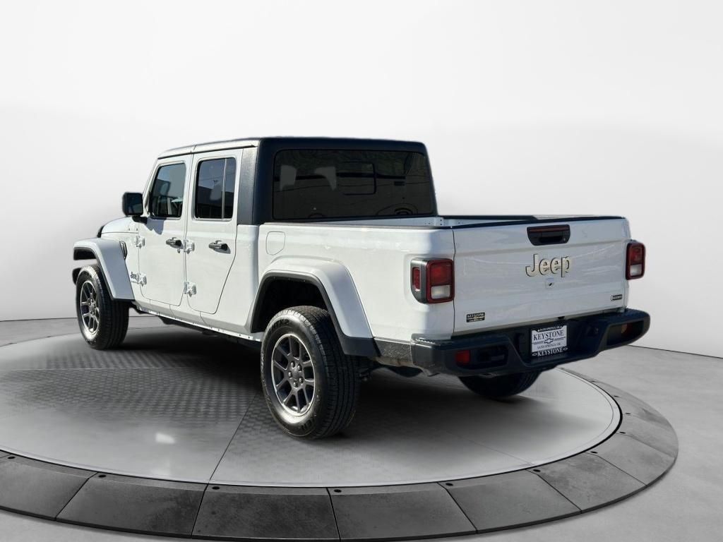Used 2023 White Jeep Overland 4x4 image 5