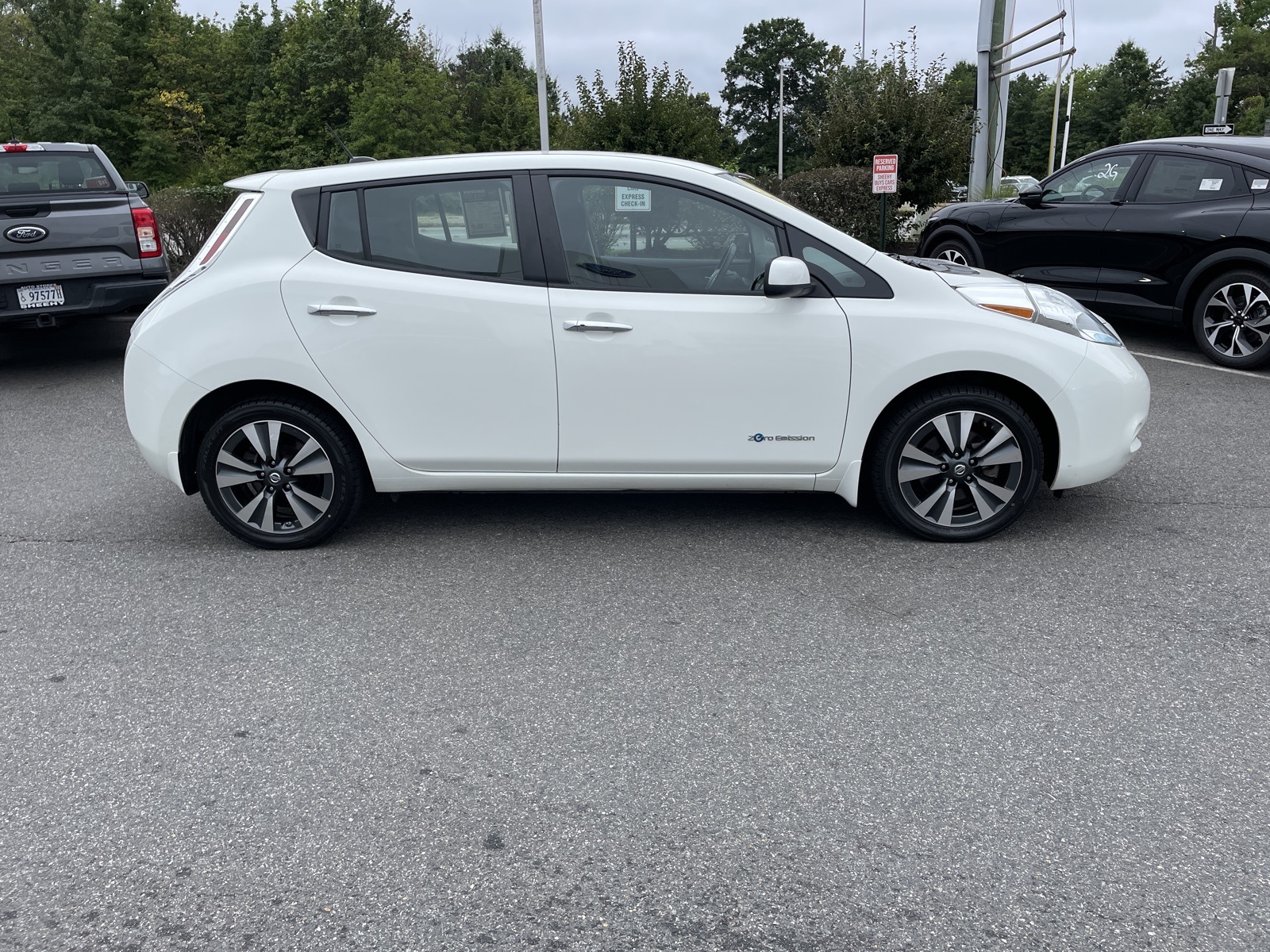 Used 2017 Nissan LEAF SV with VIN 1N4BZ0CP4HC308201 for sale in Springfield, VA