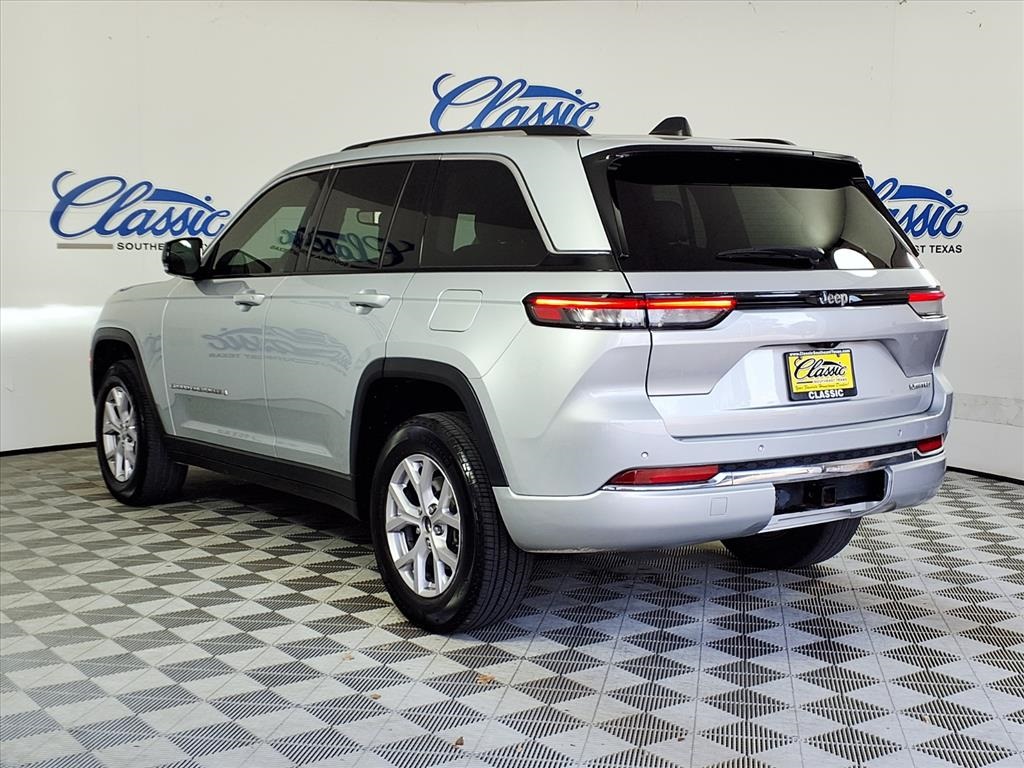 2022 Jeep Grand Cherokee Limited photo 2