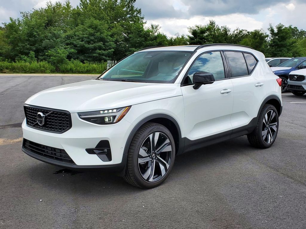 2026 Volvo XC40 photo 16