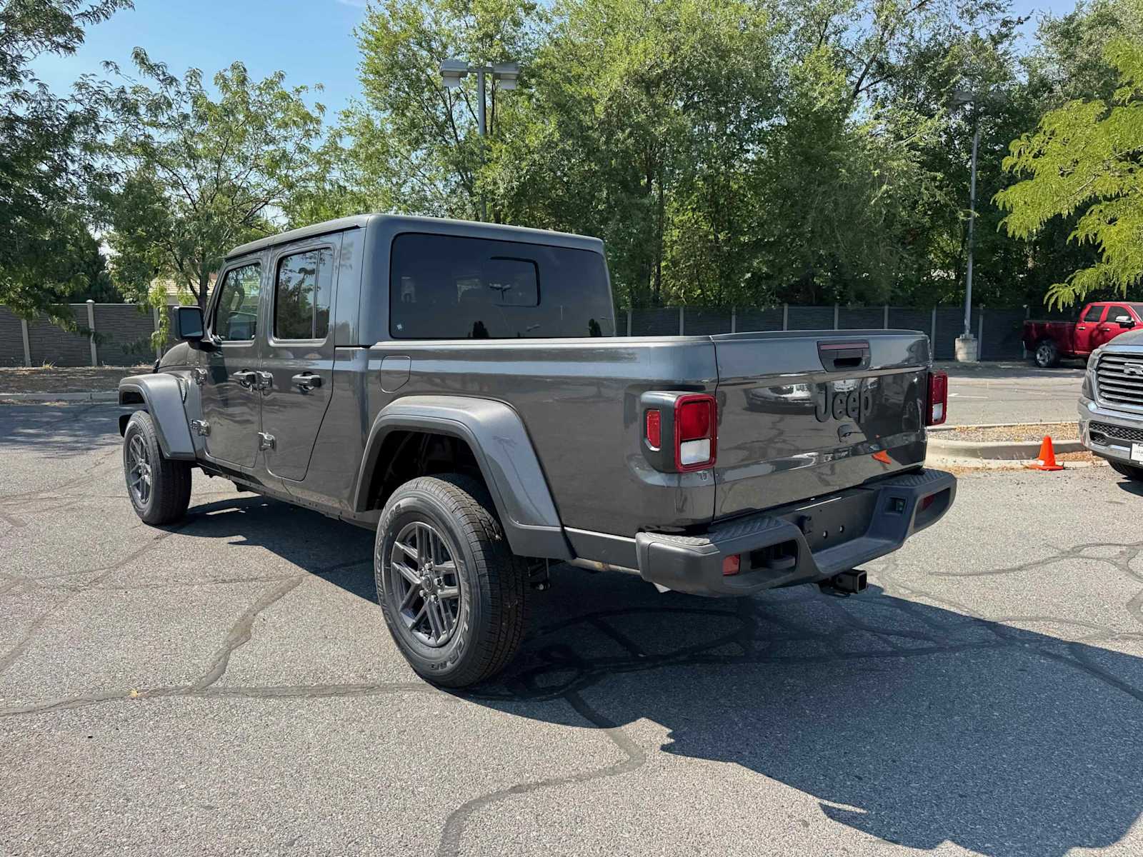 2025 Jeep Gladiator Sport S photo 3