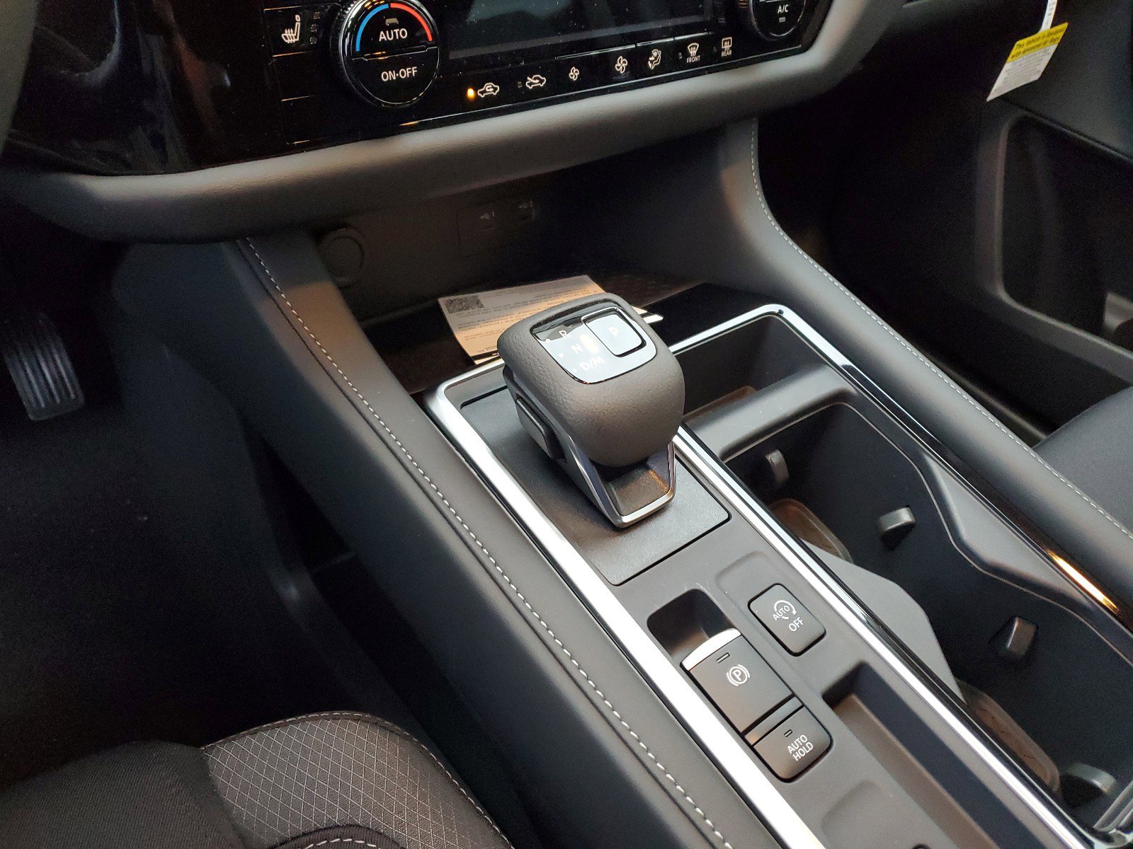 2025 Nissan Pathfinder SV photo 8