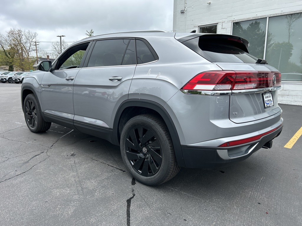 2025 Volkswagen Atlas Cross Sport SE Technology photo 3