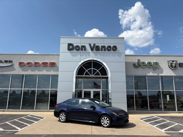 2023 Toyota Corolla LE's photo