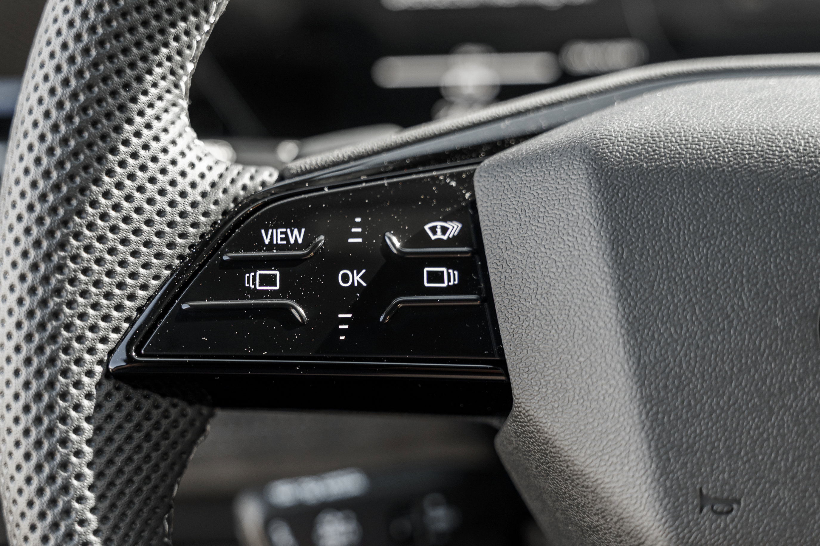 2025 Audi SQ6 photo 16