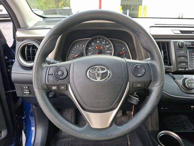 2015 Toyota RAV4 XLE photo 18