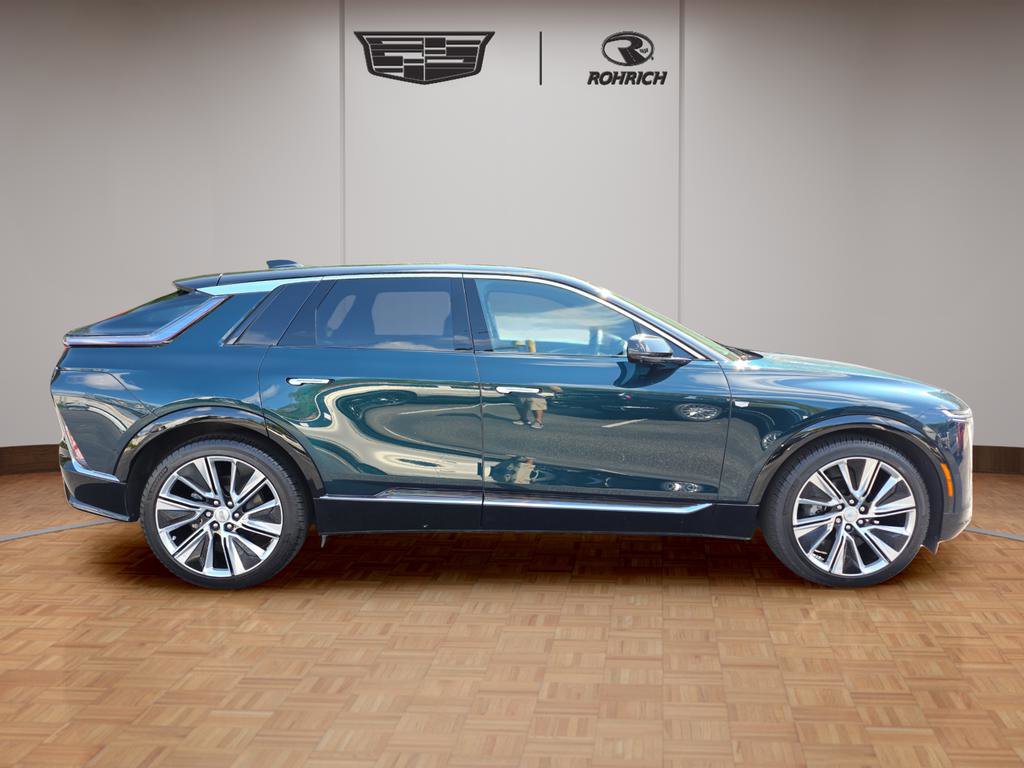 2025 Cadillac Lyriq Luxury photo 4
