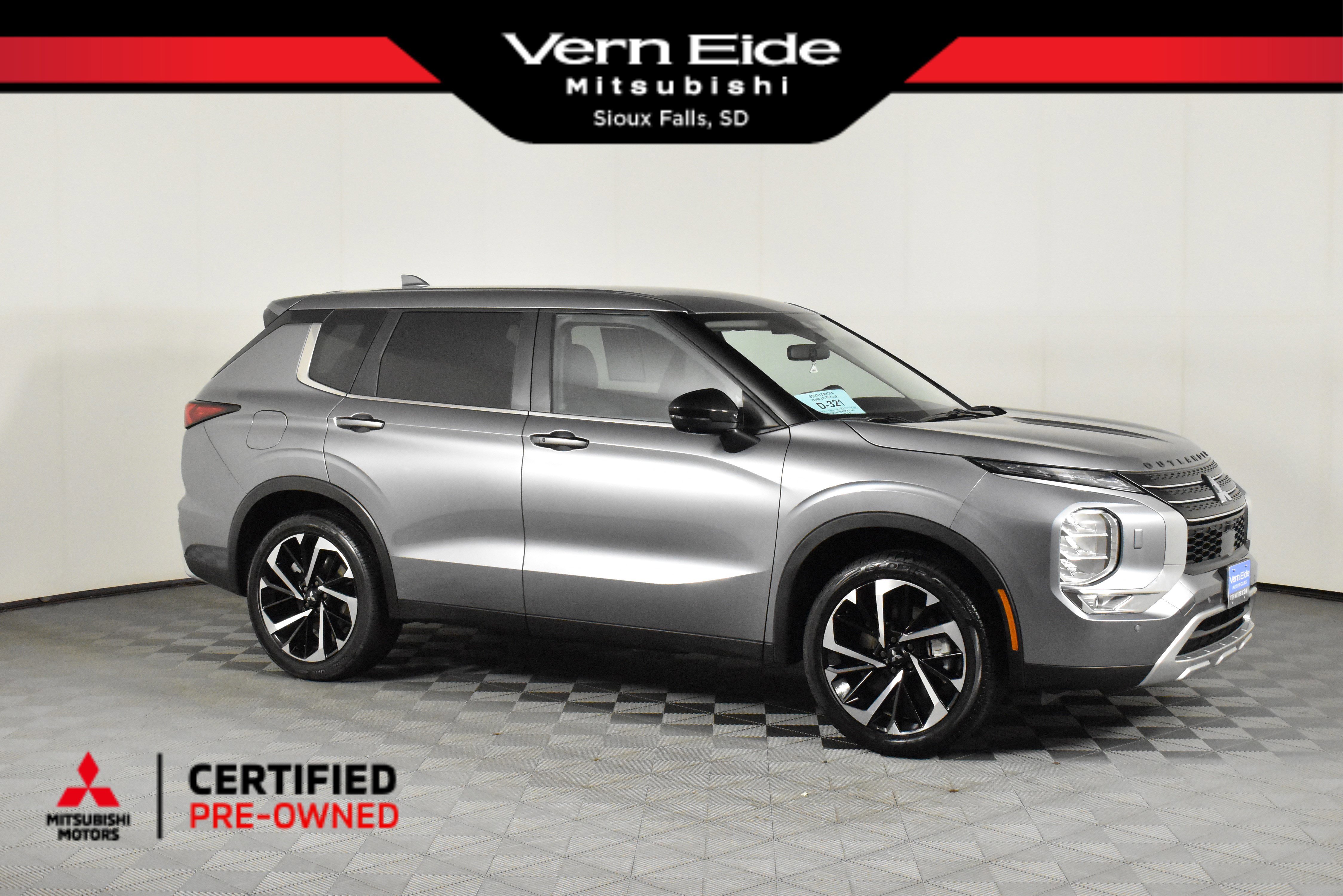 2024 Mitsubishi Outlander SE's photo