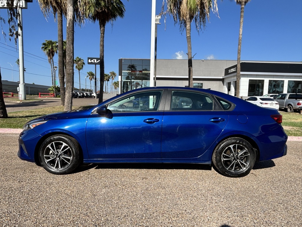 2023 Kia Forte LXS photo 2