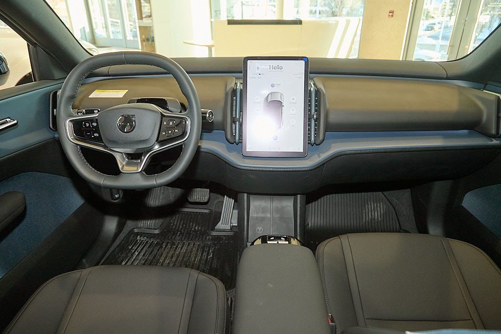 2026 VOLVO EX30 - Image 15