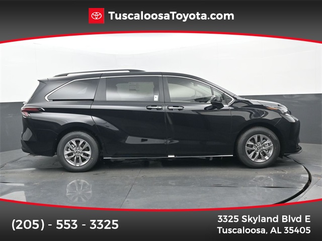 2026 Toyota Sienna XLE's photo
