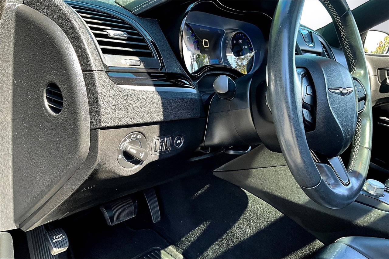 2019 Chrysler 300 S photo 18