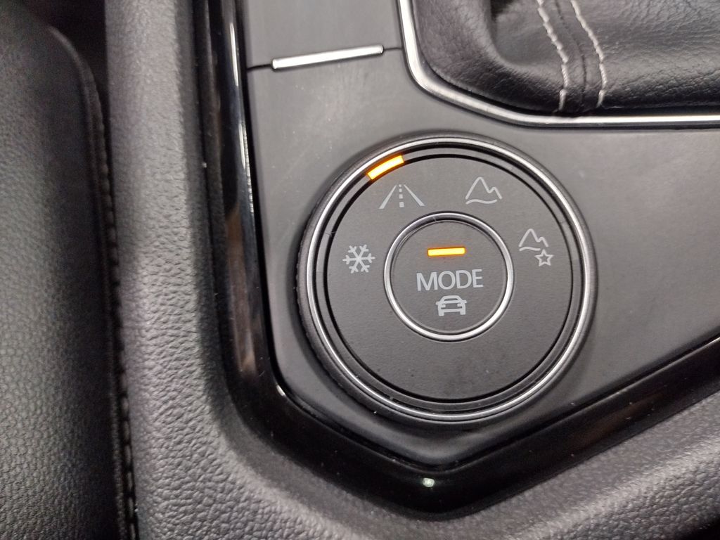 2023 Volkswagen Taos SE photo 28