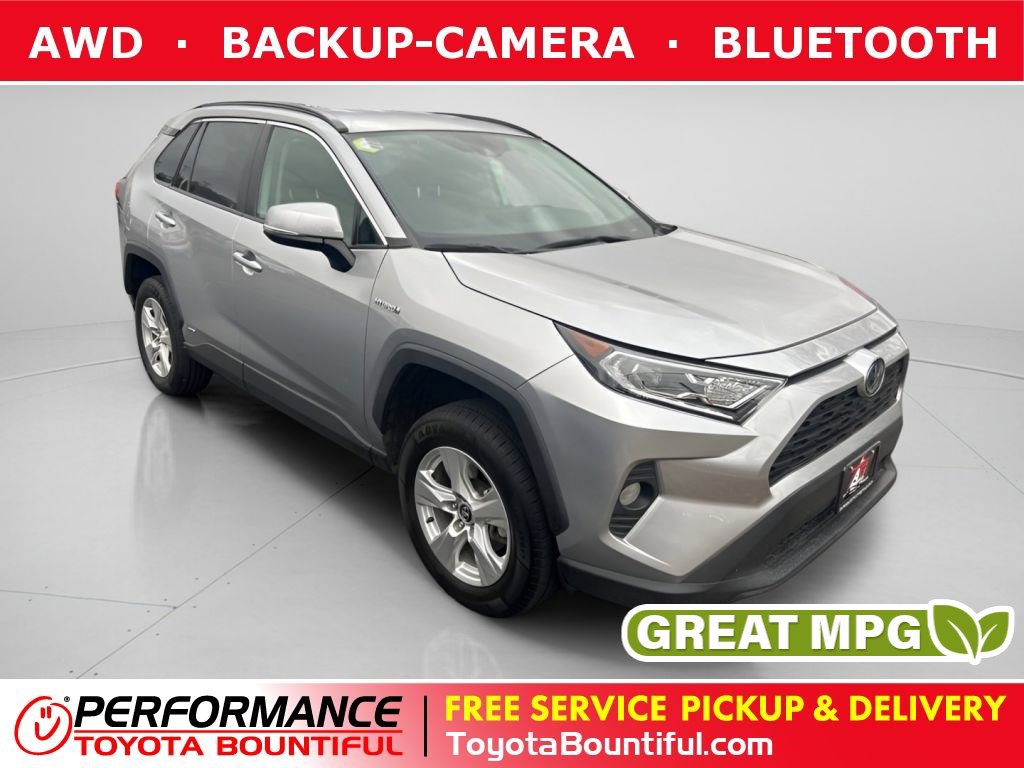 2021 Toyota RAV4 XLE's photo