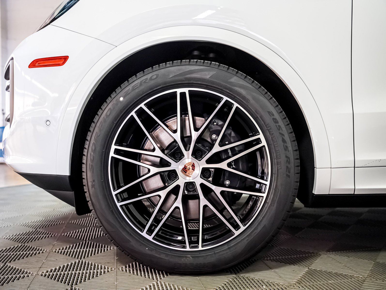 2025 Porsche Cayenne Coupe photo 14