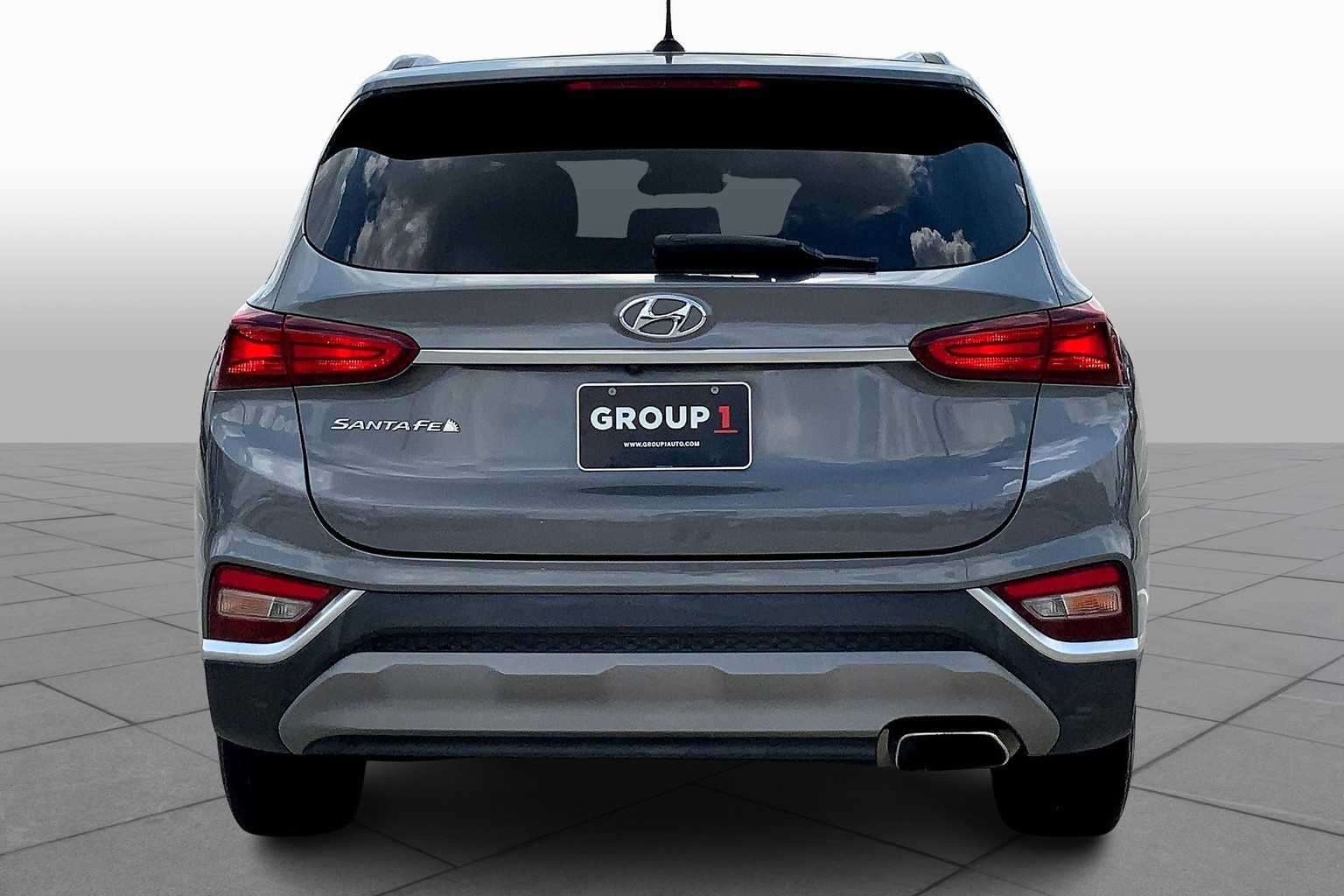 2019 Hyundai Santa Fe SE photo 4