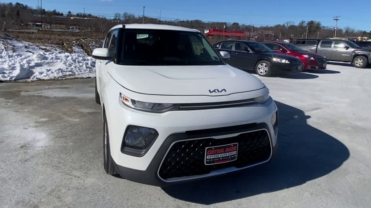 2022 Kia Soul LX photo 2