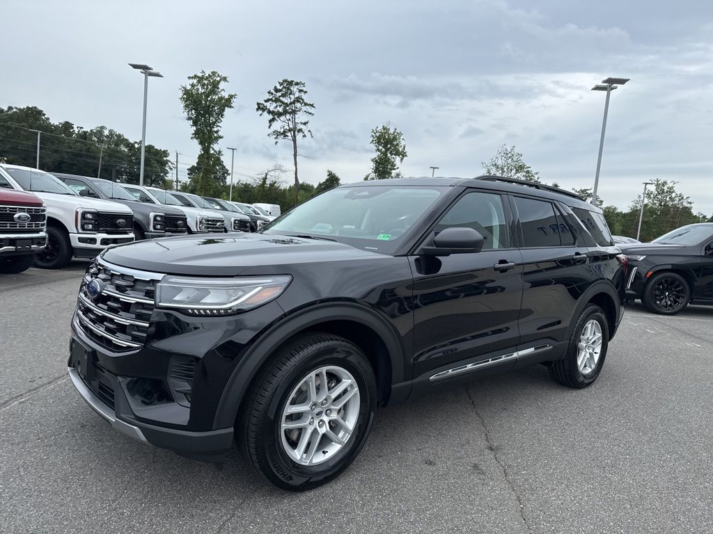 2025 Ford Explorer photo 6