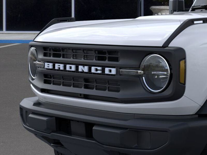 2025 Ford Bronco Base photo 15