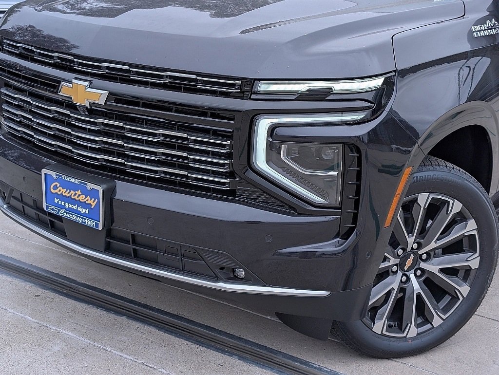 2025 Chevrolet Suburban High Country photo 3