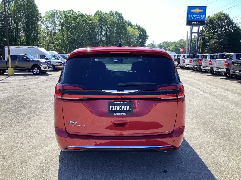 2025 Chrysler Pacifica photo 6