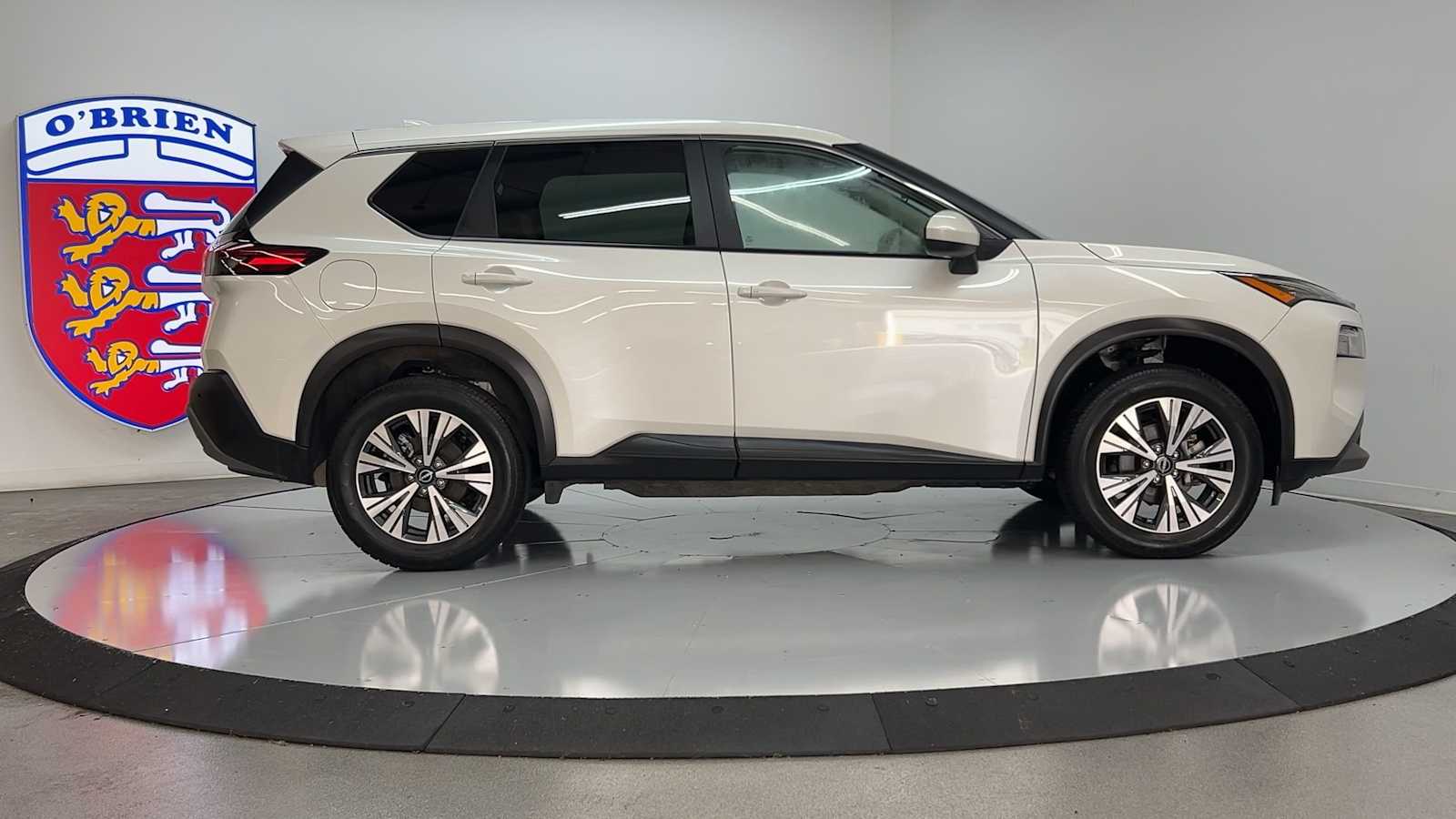 2023 Nissan Rogue SV photo 4