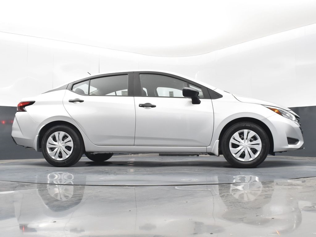 2025 Nissan Versa 1.6 S photo 41