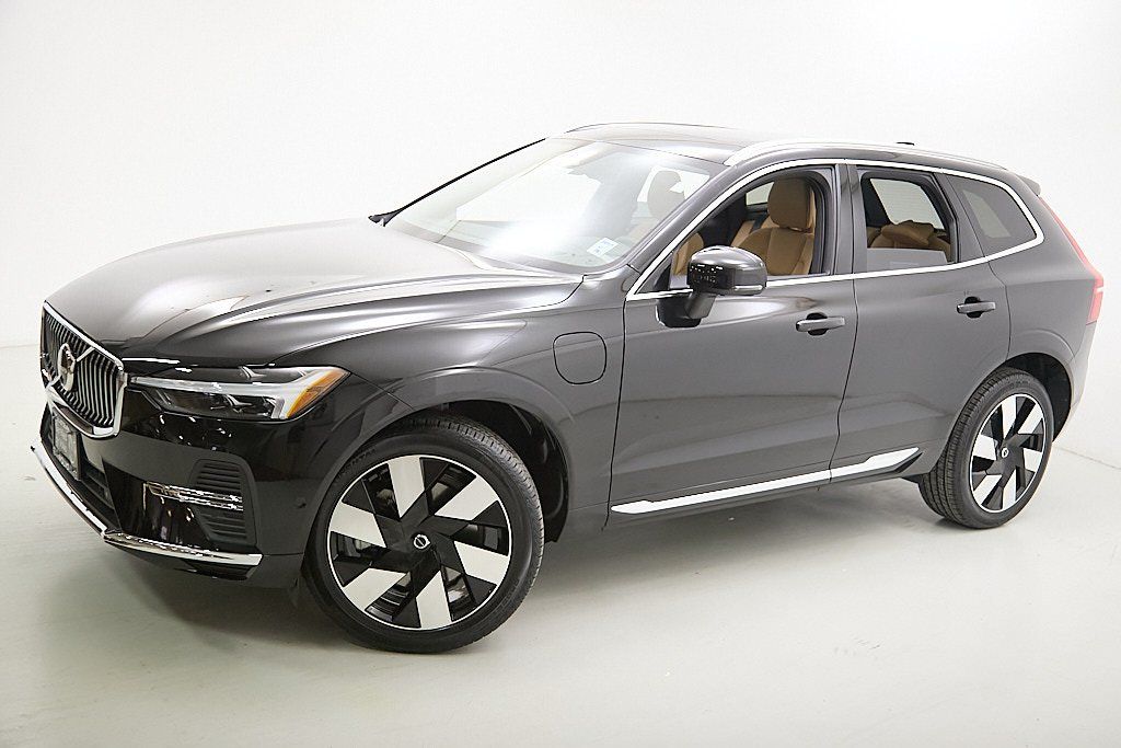 2023 VOLVO XC60 - Image 2
