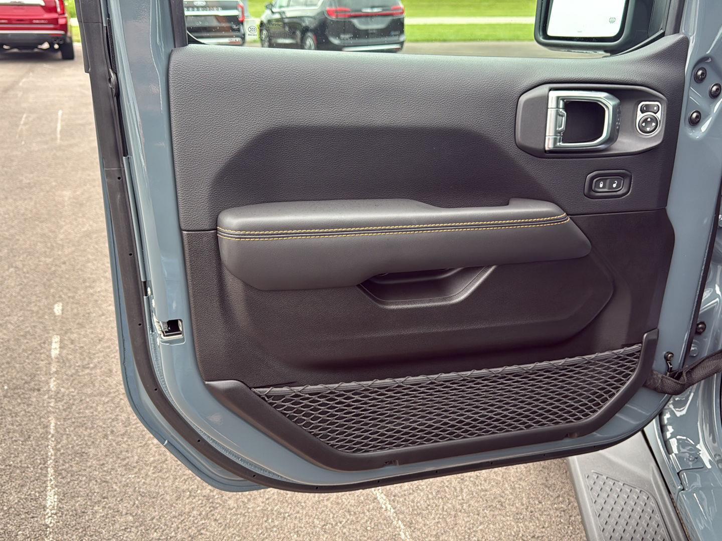 2025 Jeep Gladiator Sport photo 17