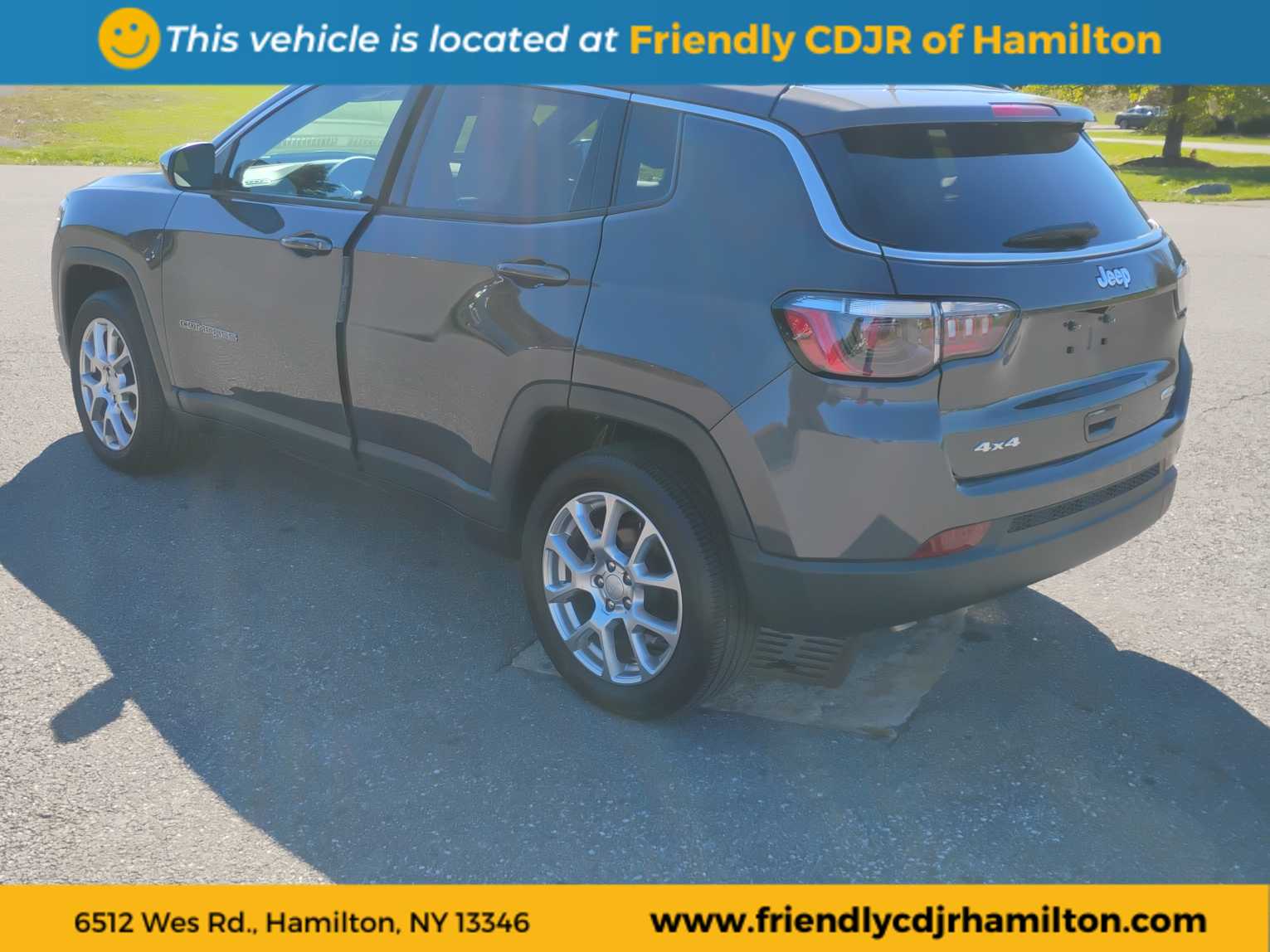 2024 Jeep Compass Latitude Lux photo 3