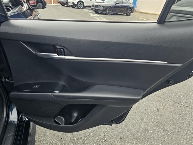 2018 Toyota Camry SE photo 10