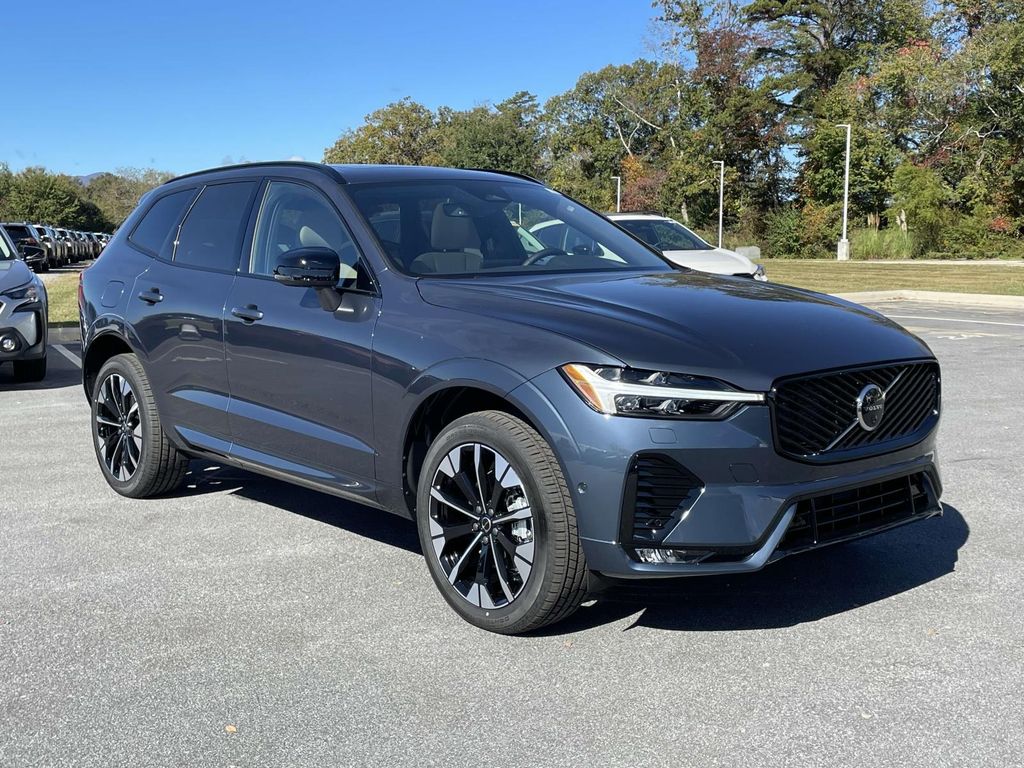 2026 Volvo XC60 Plus's photo