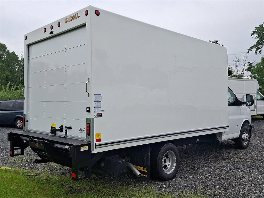 2025 Gmc Savana Cutaway 3500 photo 4