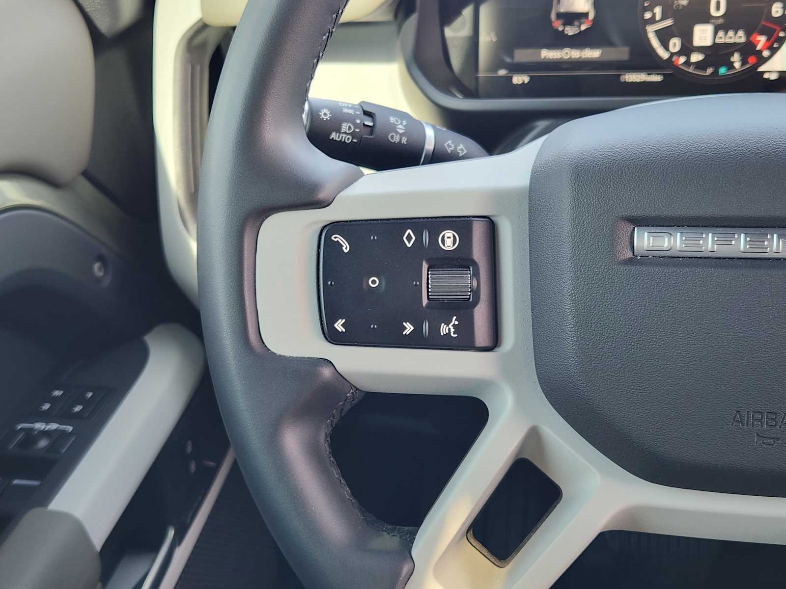 2024 Land Rover Defender S photo 27