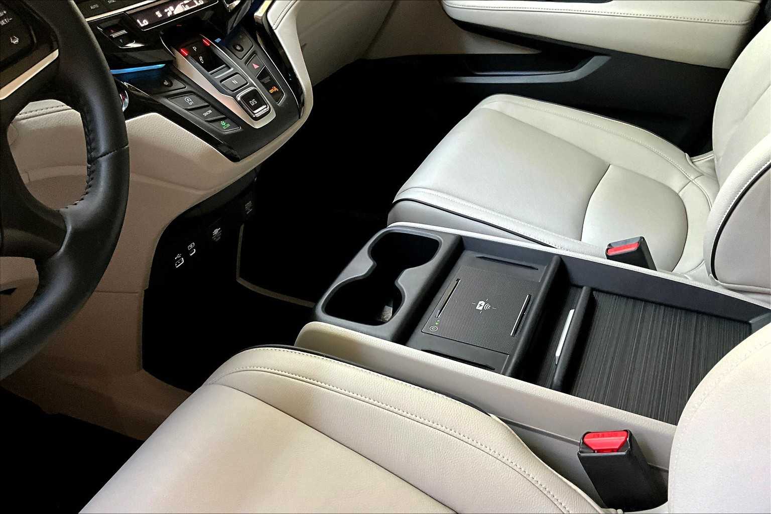 2025 Honda Odyssey Touring photo 16