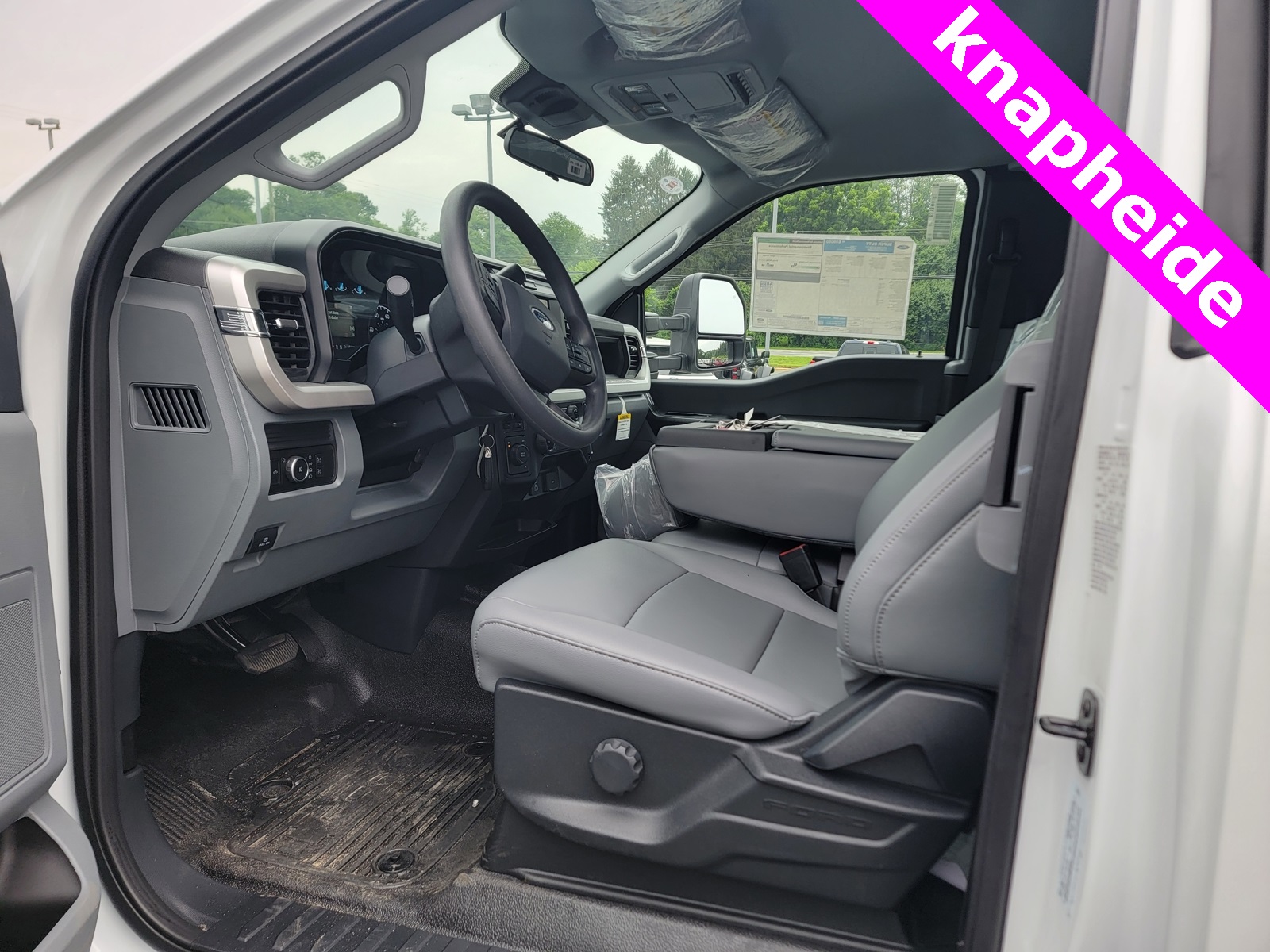 2025 Ford F-350 photo 4