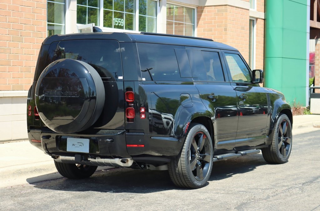 2025 Land Rover Defender 130 X-Dynamic SE photo 4