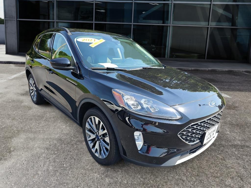 2021 Ford Escape Titanium photo 3