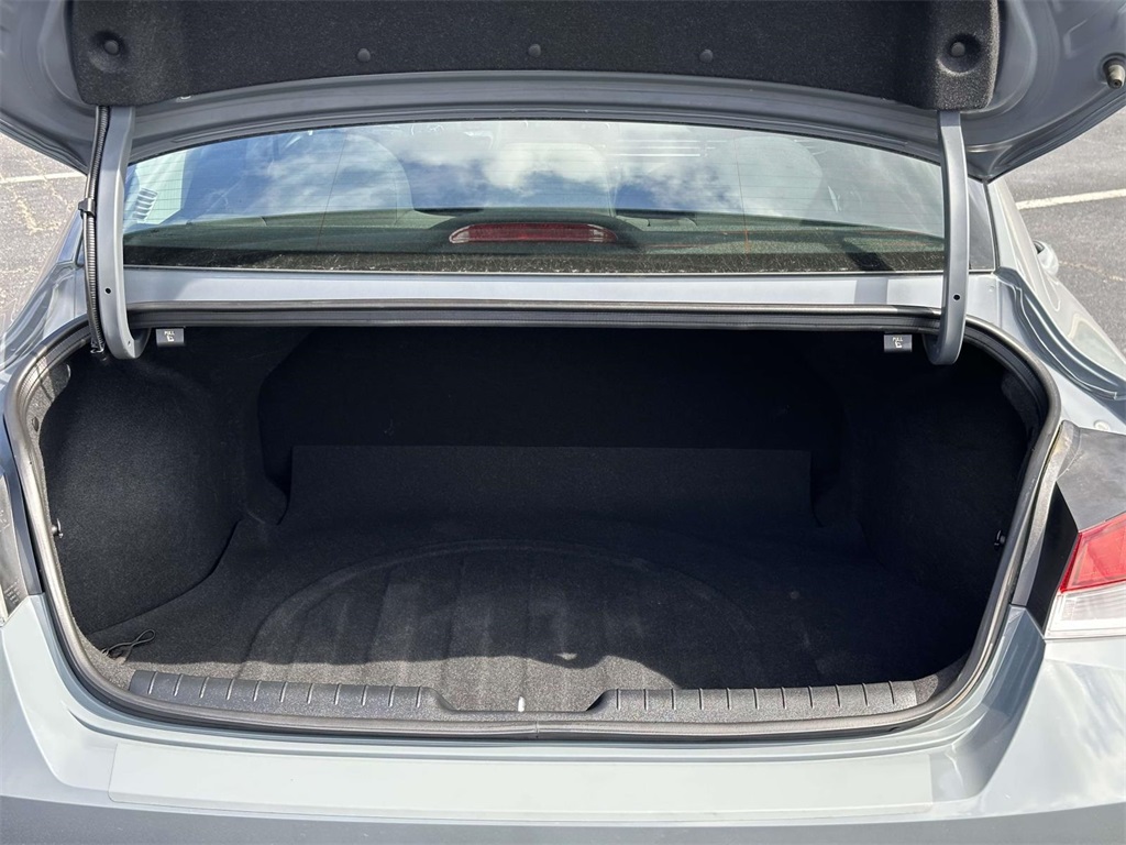 2022 Hyundai Elantra SEL photo 12