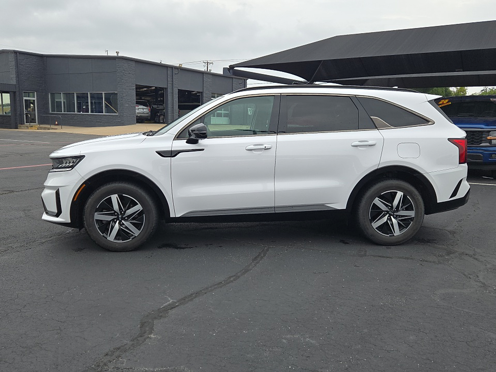 2021 Kia Sorento S photo 2