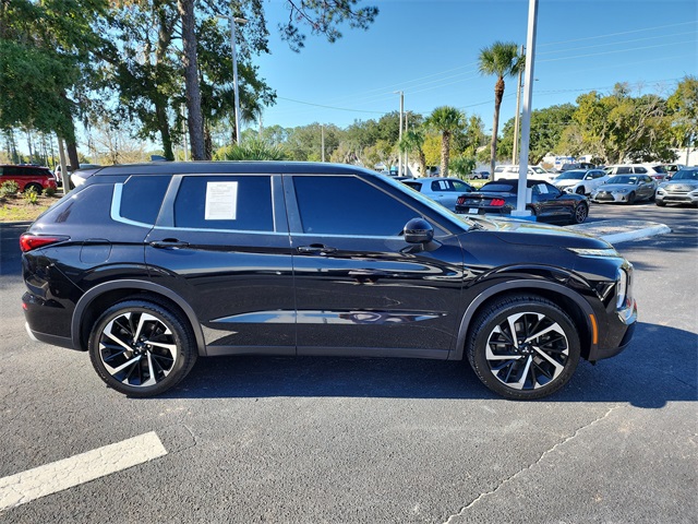 2022 Mitsubishi Outlander SE photo 2