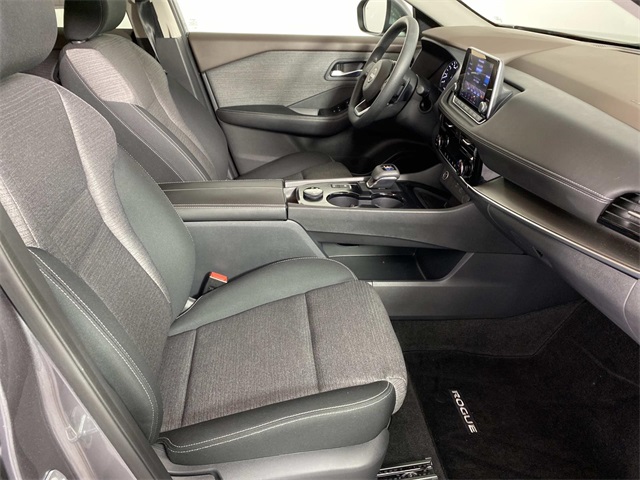 2022 Nissan Rogue SV photo 7