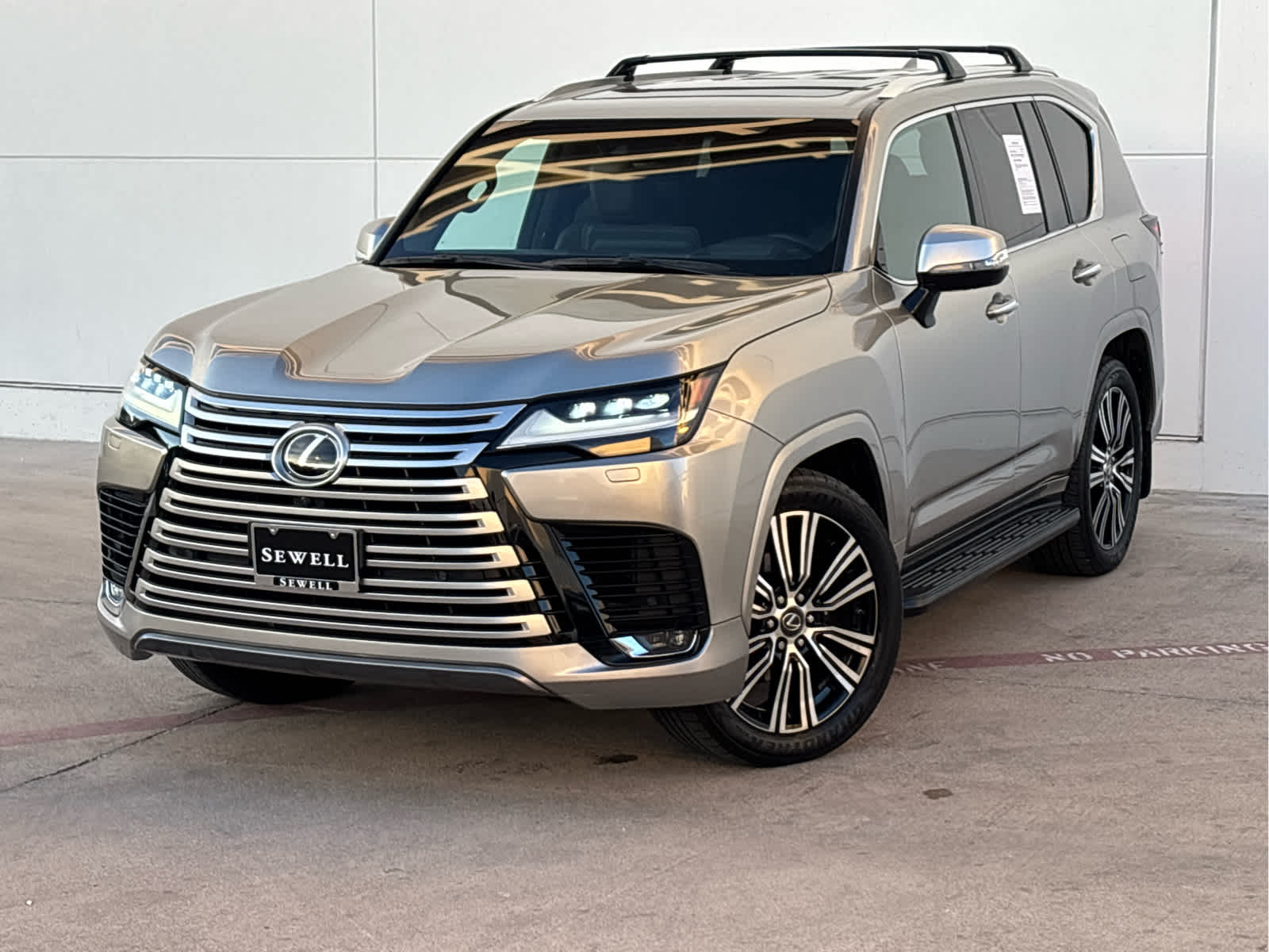 2022 Lexus LX Luxury's photo