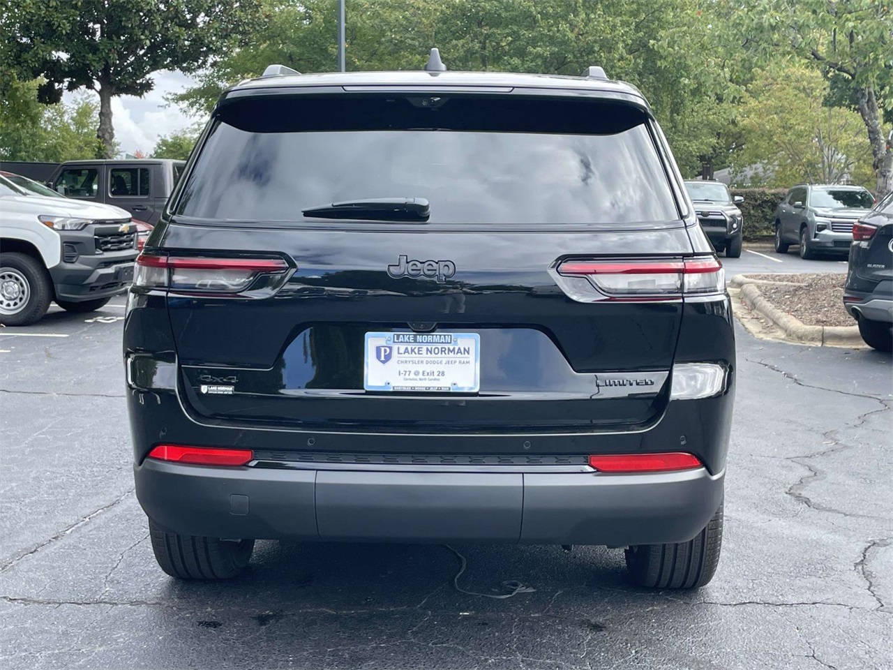 2025 Jeep Grand Cherokee Limited photo 2