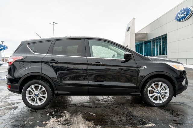 2017 Ford Escape SE photo 2