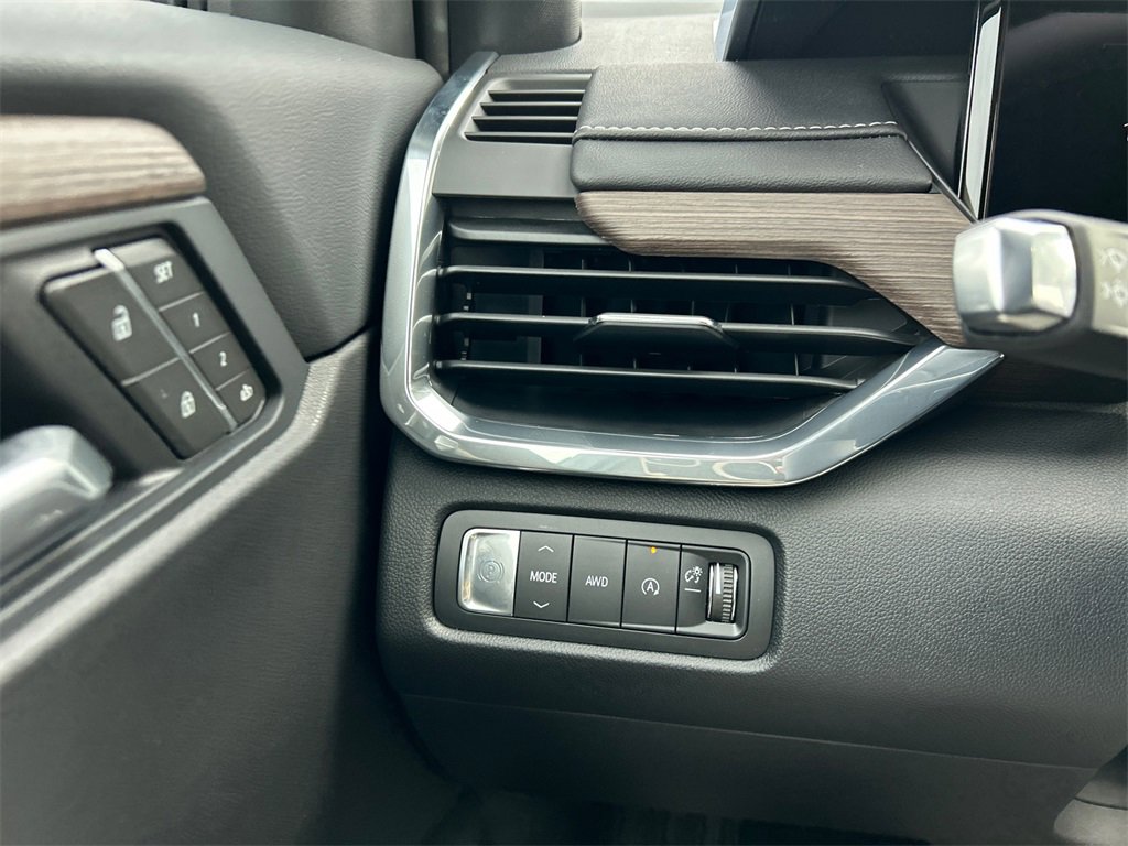 2026 GMC ACADIA - Image 17