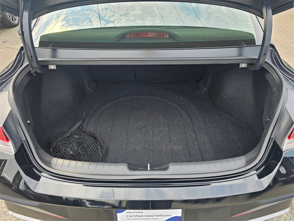 2024 Hyundai Elantra SEL Convenience photo 13