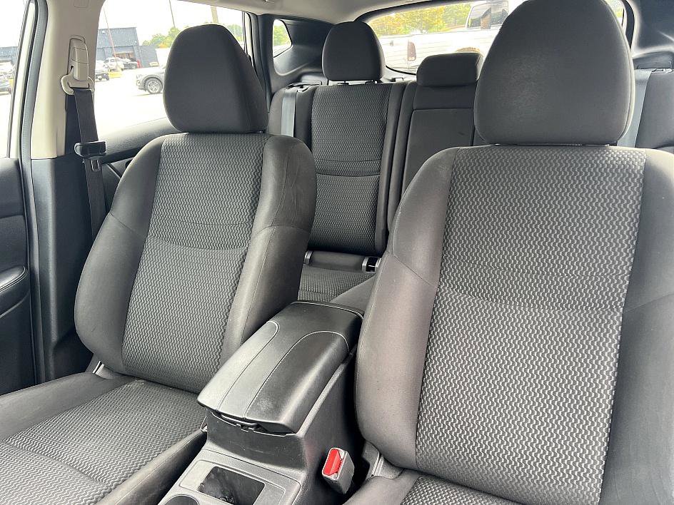 2022 Nissan Rogue Sport S photo 13