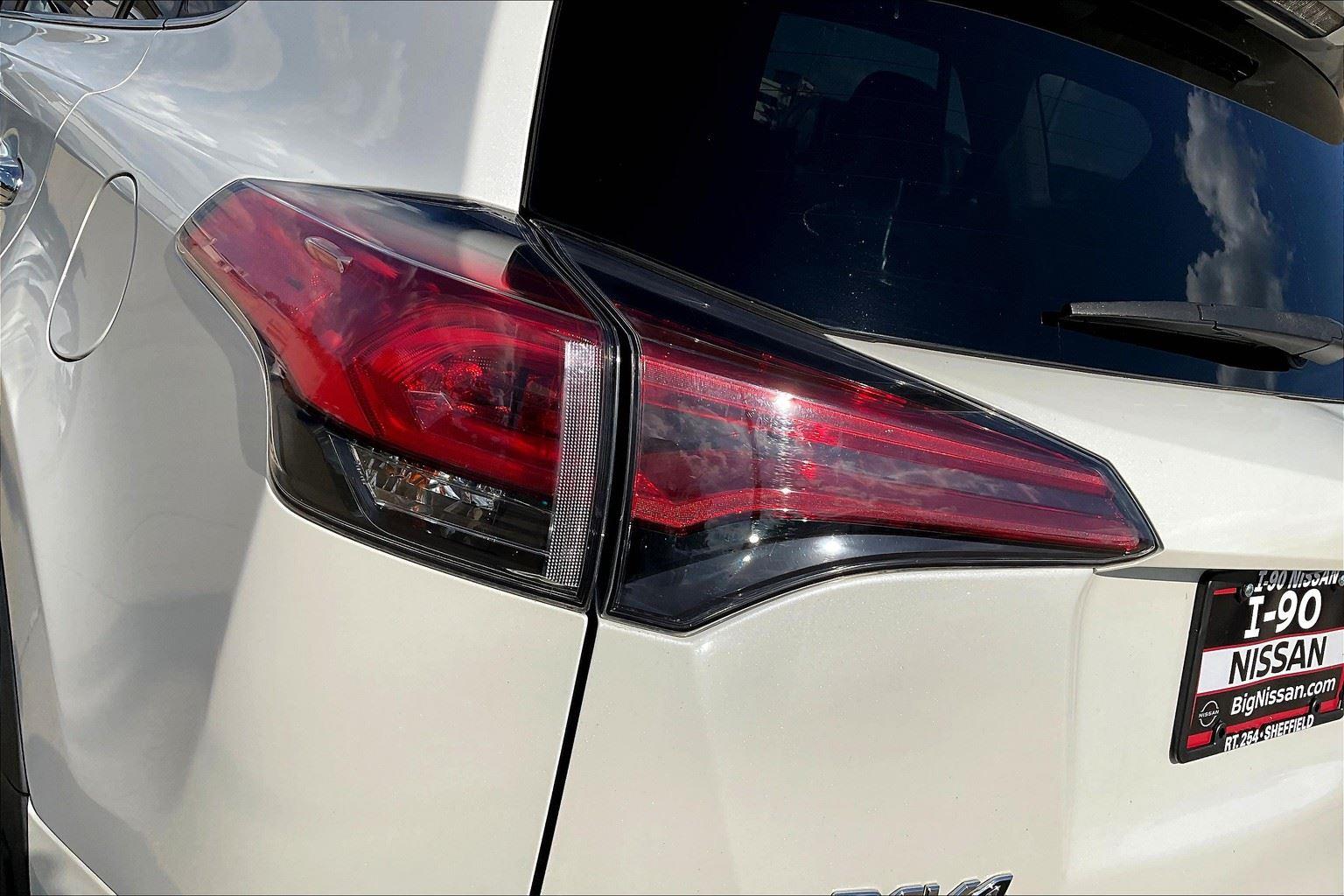 2017 Toyota RAV4 Limited photo 30